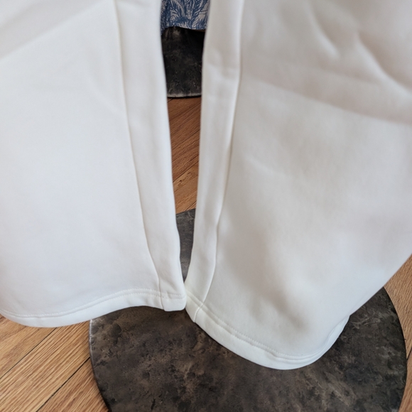 Super Soft Women's Wide Leg Cream Sweatpants With Pockets - Picture 2 of 7